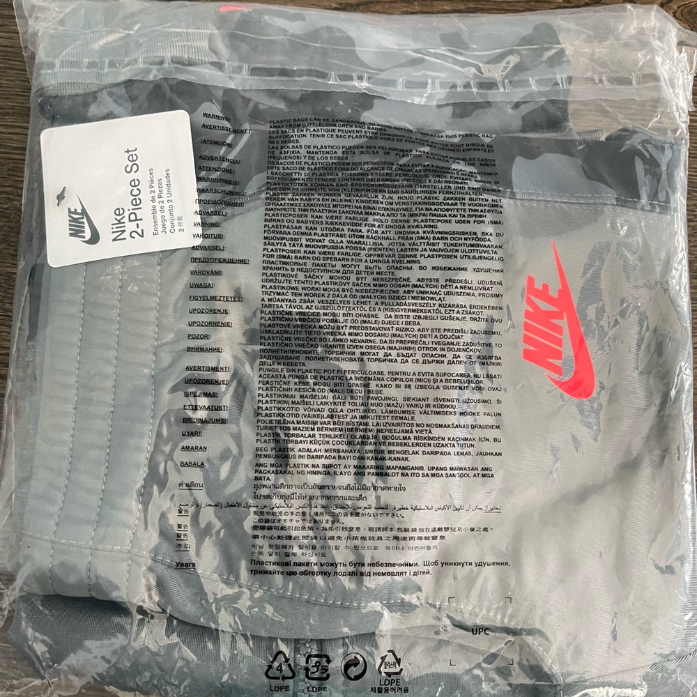 COPY - NWT size 6Y Nike track suit - Picture 4 of 5
